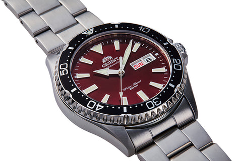 Kamasu RA-AA0003R19B |  RA-AA0003R.A red dial automatic diver watch 41.8mm case size, 200 water resistance with saphhire crystal,screw down crown fitted with a metal strap.Shop now on orientwatch.in